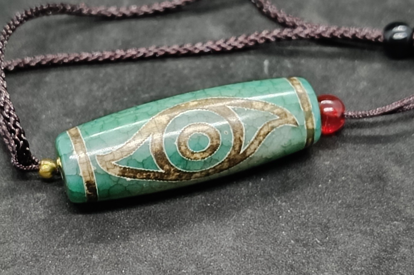 Exclusive Emerald Green Dzi Pendant - Natural Agate - Tibetan Amulet