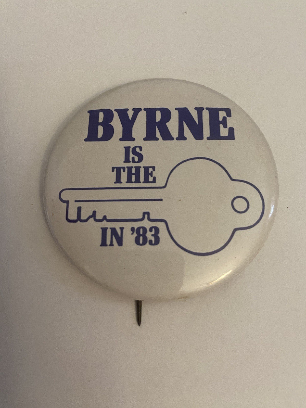 Byrne Is The Key In ‘83 Chicago Pin Back Button P183