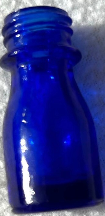1930s VICK'S Va Tro Nol Drops Miniature Cobalt Blue Screw Top Medicine Bottle