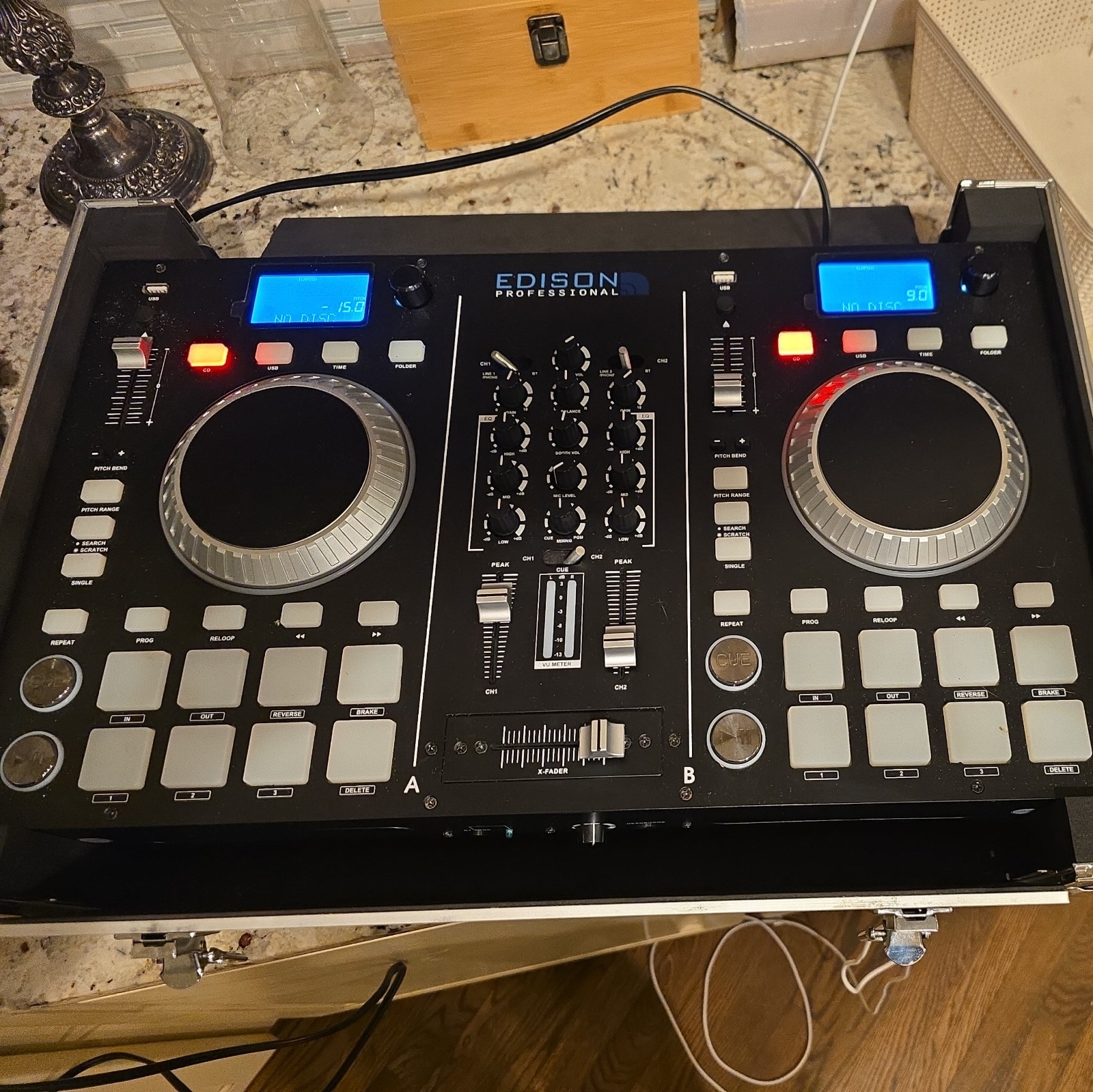 Edison Professional Scratch 3000 MKII Dual CD/USB/MP3 Player with Hard Case (g)