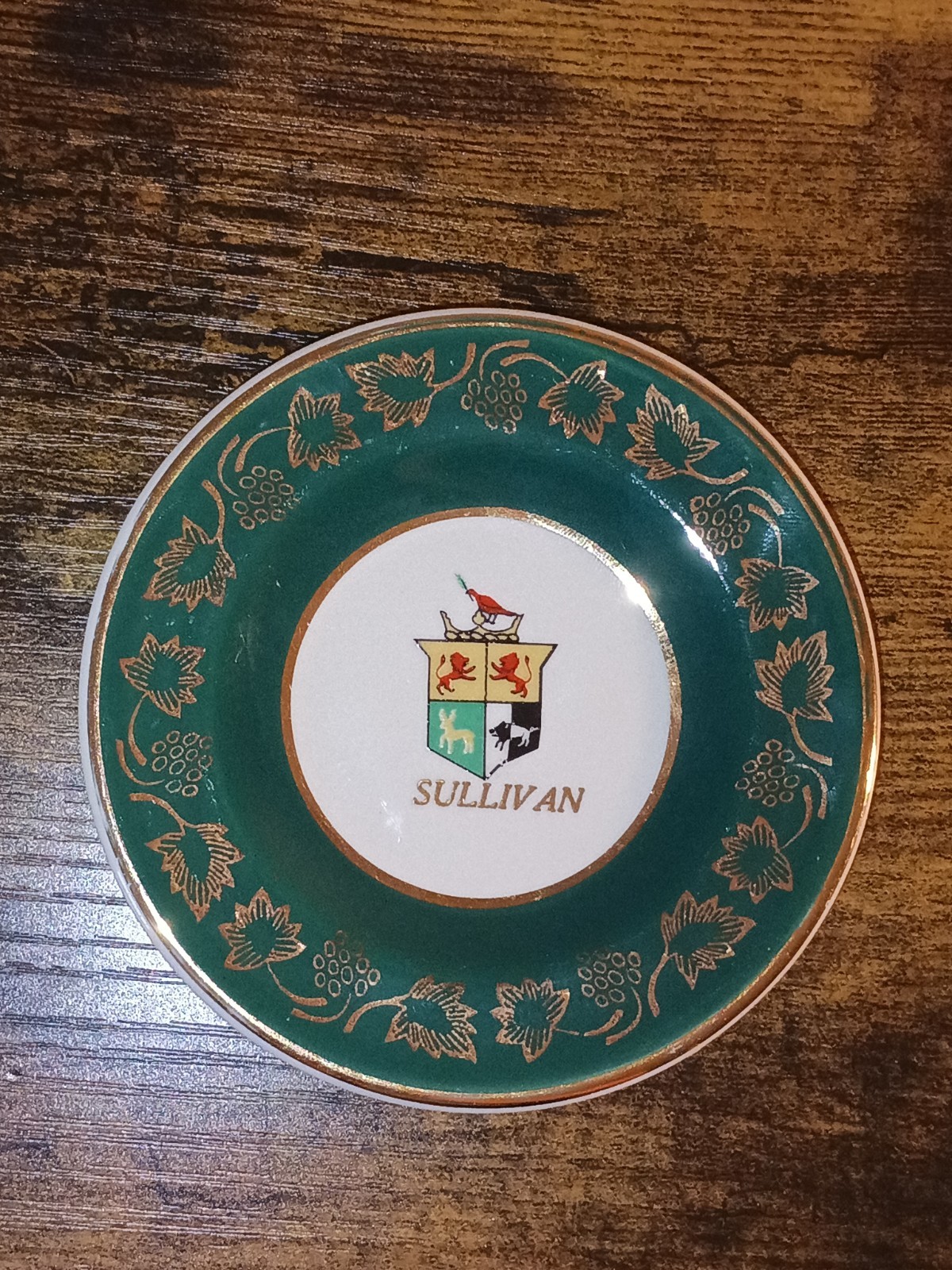 Arklow Pottery Family Crest Saucer Dublin Ireland SULLIVAN Historic Families 4"