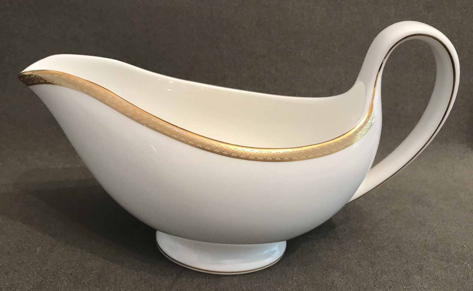 WEDGWOOD GOLD MADRID GRAVY BOAT GRAVYBOAT NO UNDER PLATE