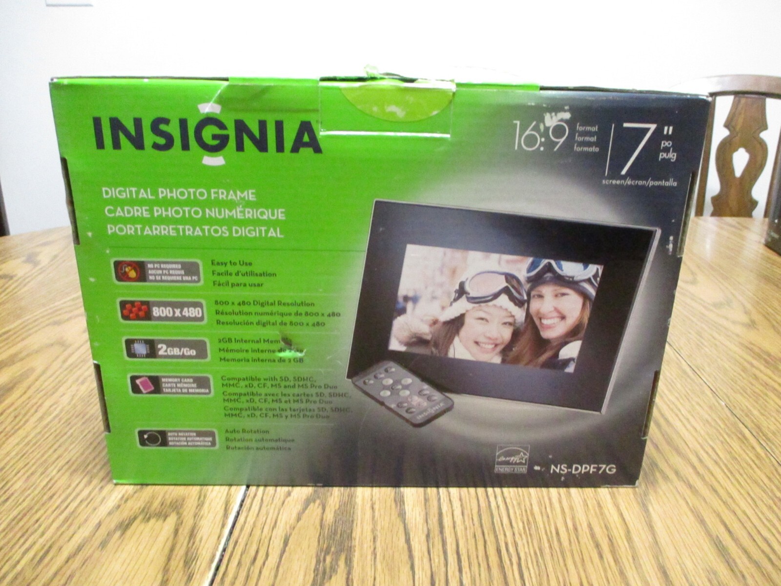 Insignia NS-DPF7 7" Digital Picture Frame