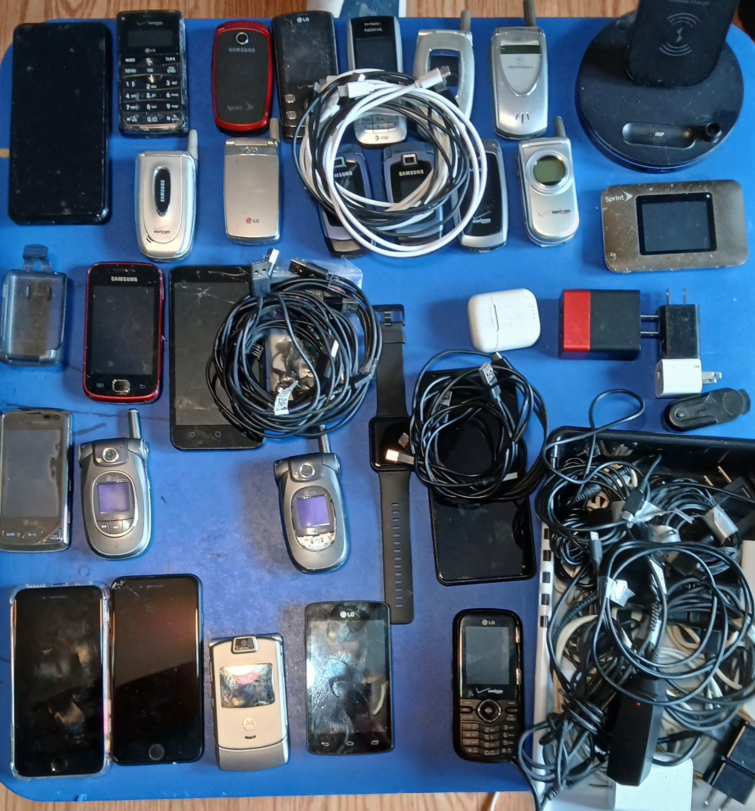 Huge Cell Phone Lot  Of 25  IPhones Samsung A21 Over 50 Chargers Blocks Cases