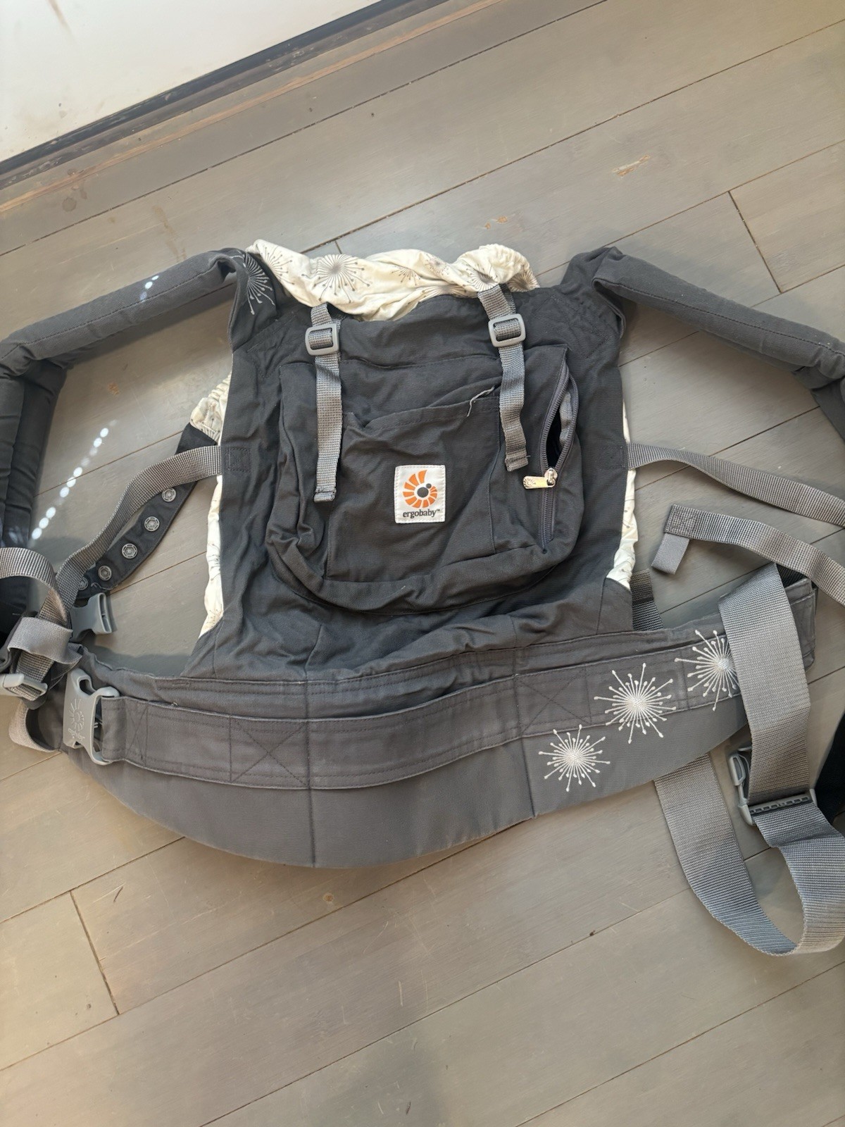 Ergobaby Baby Carrier Gray Beige Sunburst Pattern Adjustable Storage Pocket