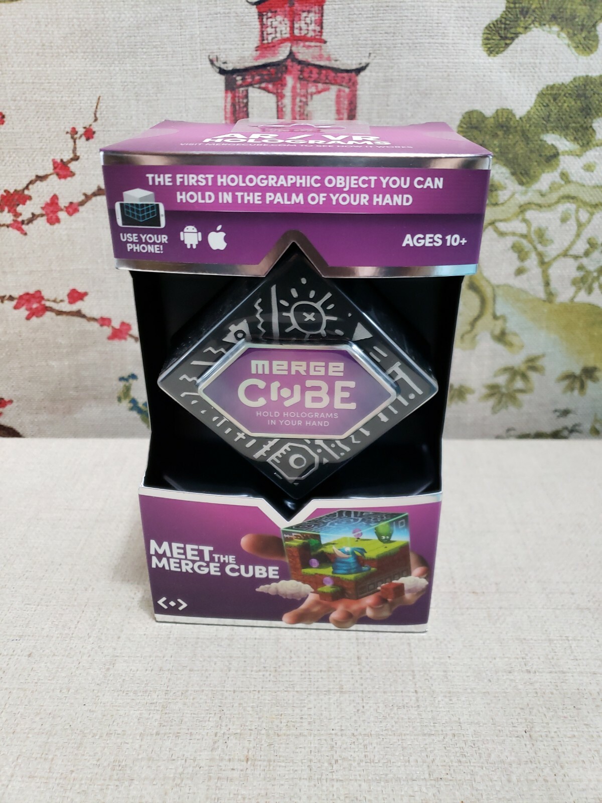 Merge Cube - Holograms In The Palm of Your Hand AV/VR Holograms NEW