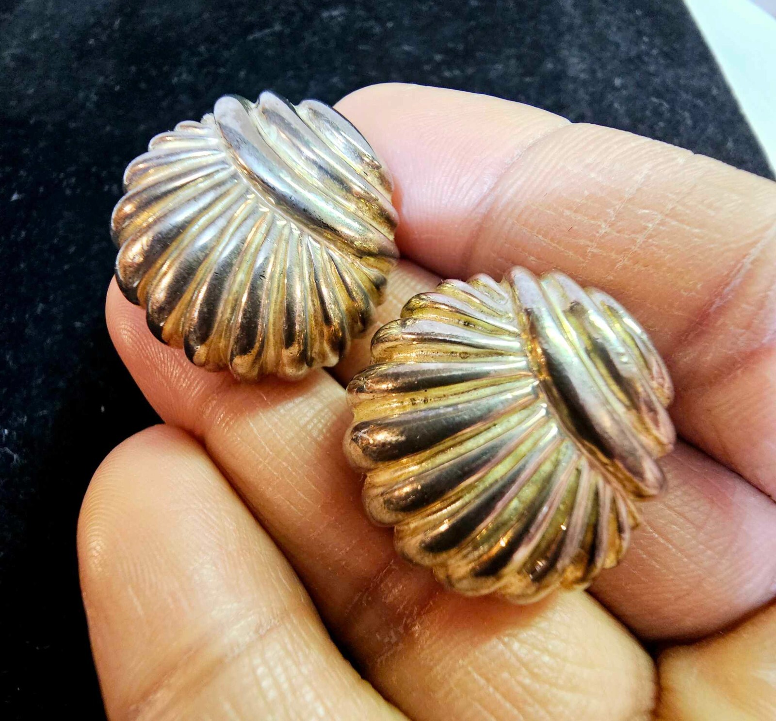 Vtg Silvertone Sea Shell Clam Shaped Clip on Earrings 3D - marked 925- B31 -READ