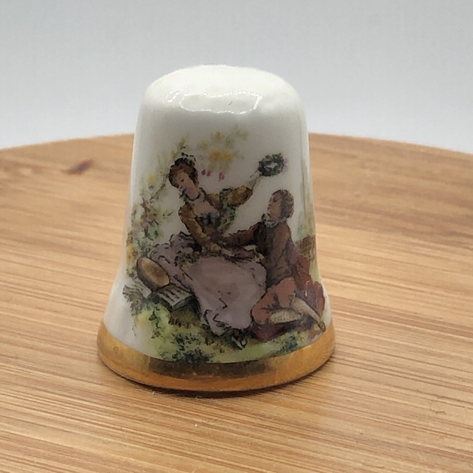 Vintage Sheer Elegance England Vibe China Sewing Thimble (T-8)