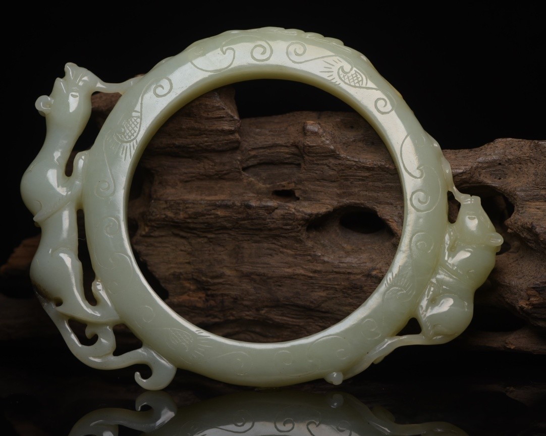 Chinese Jade Hand Carved Protection Dragon Bracelet Sculpture Charm Circle