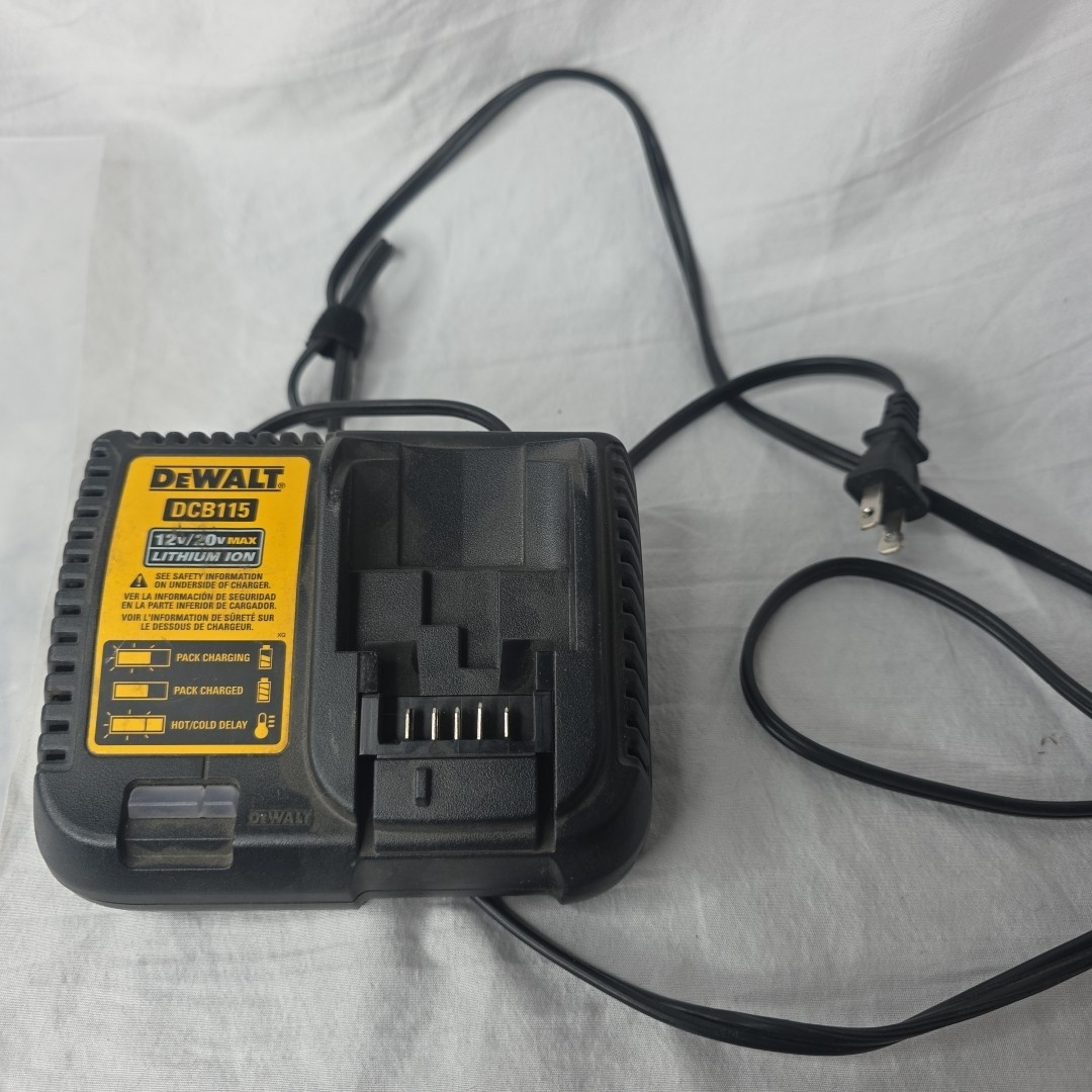 DEWALT 12v/20v Lithium Ion Battery Fast Charger (CWG)