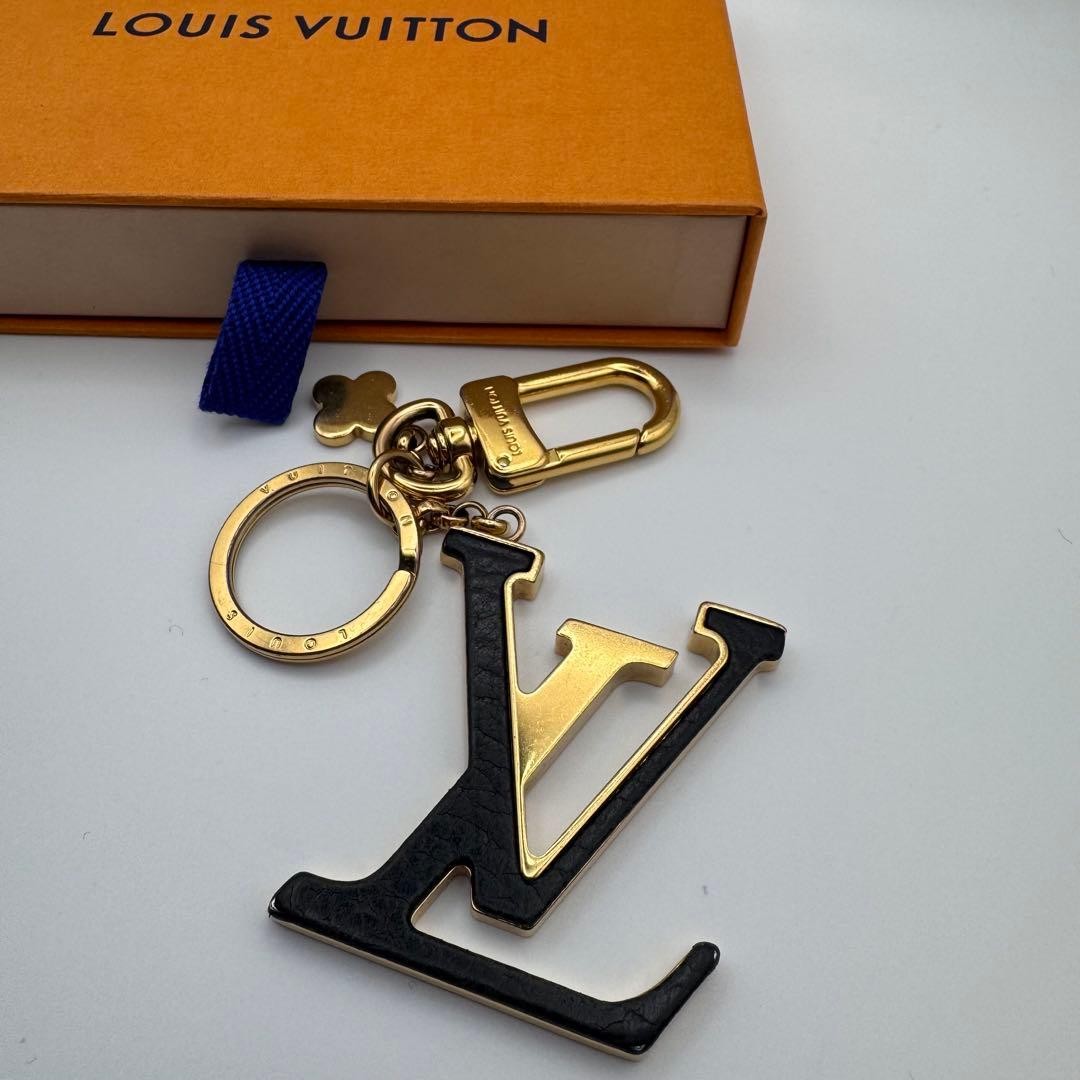 Rare Beautiful Louis Vuitton Porte Clé LV Capucines M63080
