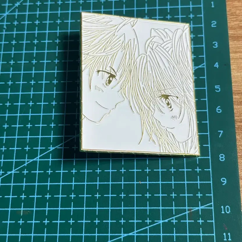 Kikichinge Sera Metal Badge Pin