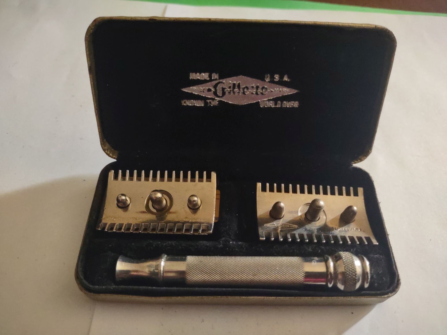 Vintage Razor--Gillette "Property of U.S. Army in a Unique Case