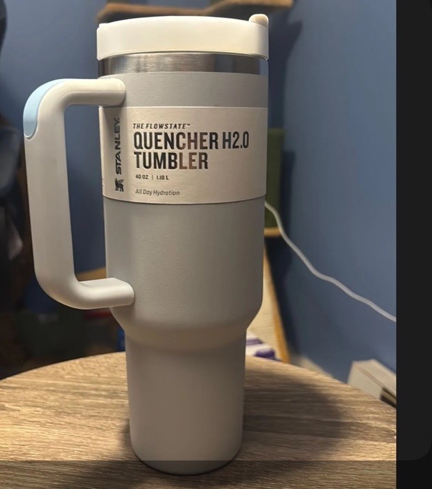 Stanley The Flowstate Quencher H2.0 White 40oz Insulated Tumbler with Handle