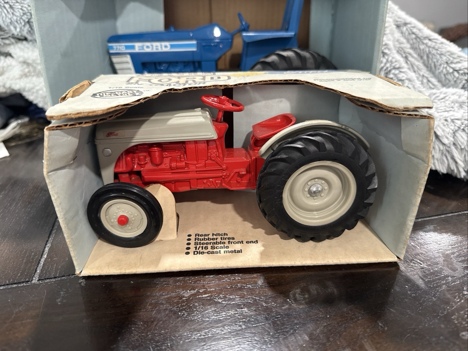 Fordson 1990 Canadian International Farm Equiptment Show 1/16 Tractor