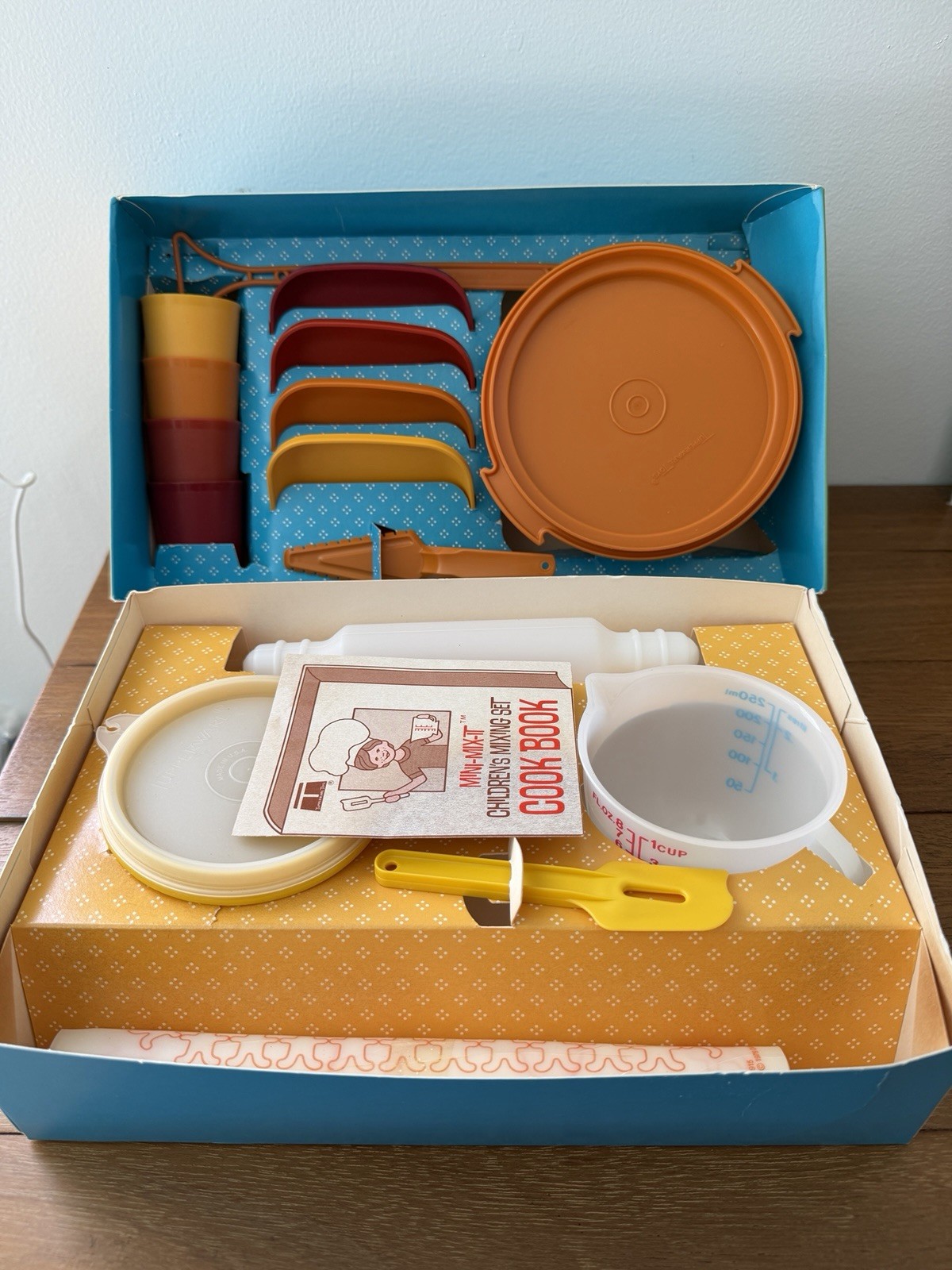 Vintage Kids Tupperware Tippertoys Party Set & Mix it