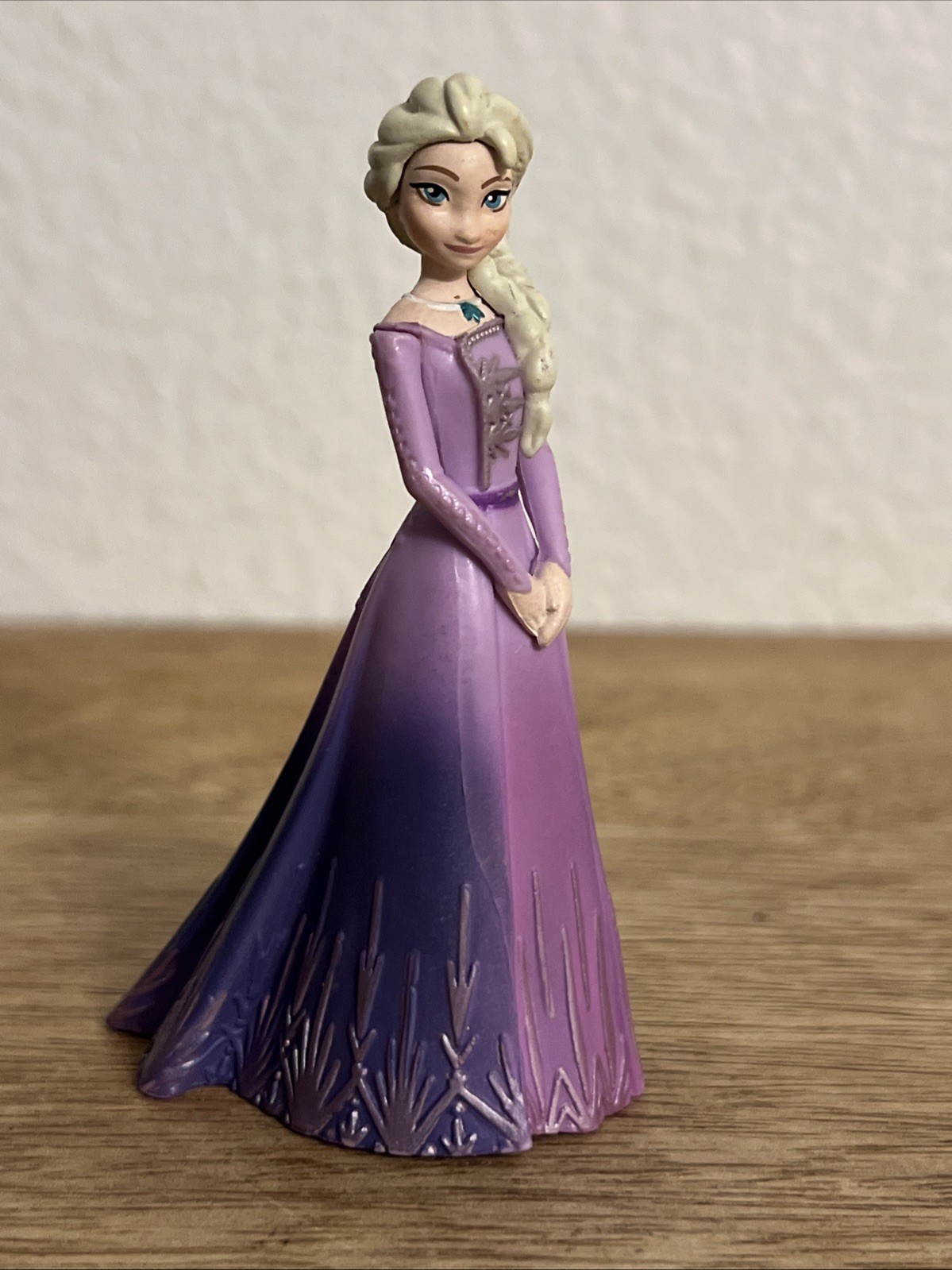Elsa Character In Purple & Pink Dress Disney Frozen 3.5” Figure Solid Pvc Toy