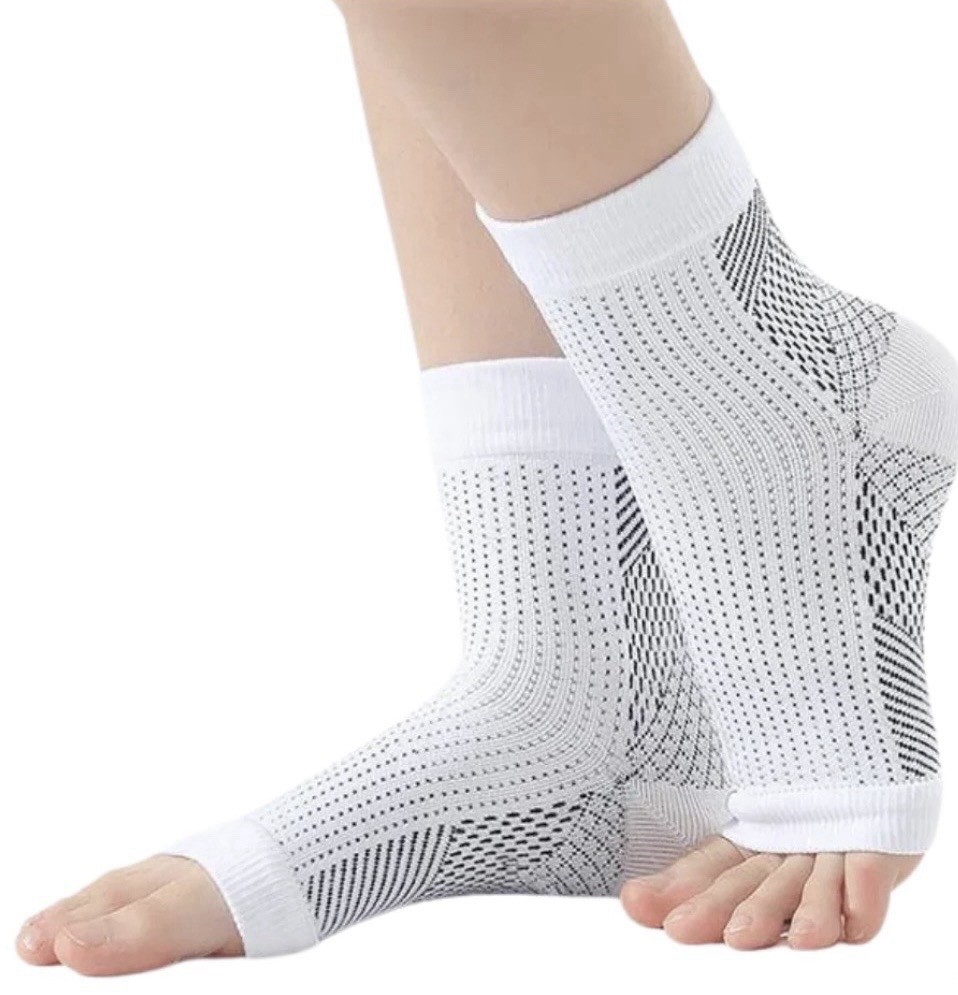 SoothRelieve Compression Socks Women’s Large 2 Pairs OPEN BOX UNUSED