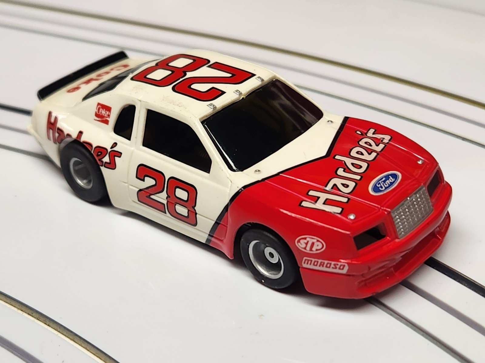 Hardee's #28 TYCO Magnum 440x2 Slot Car , runs 