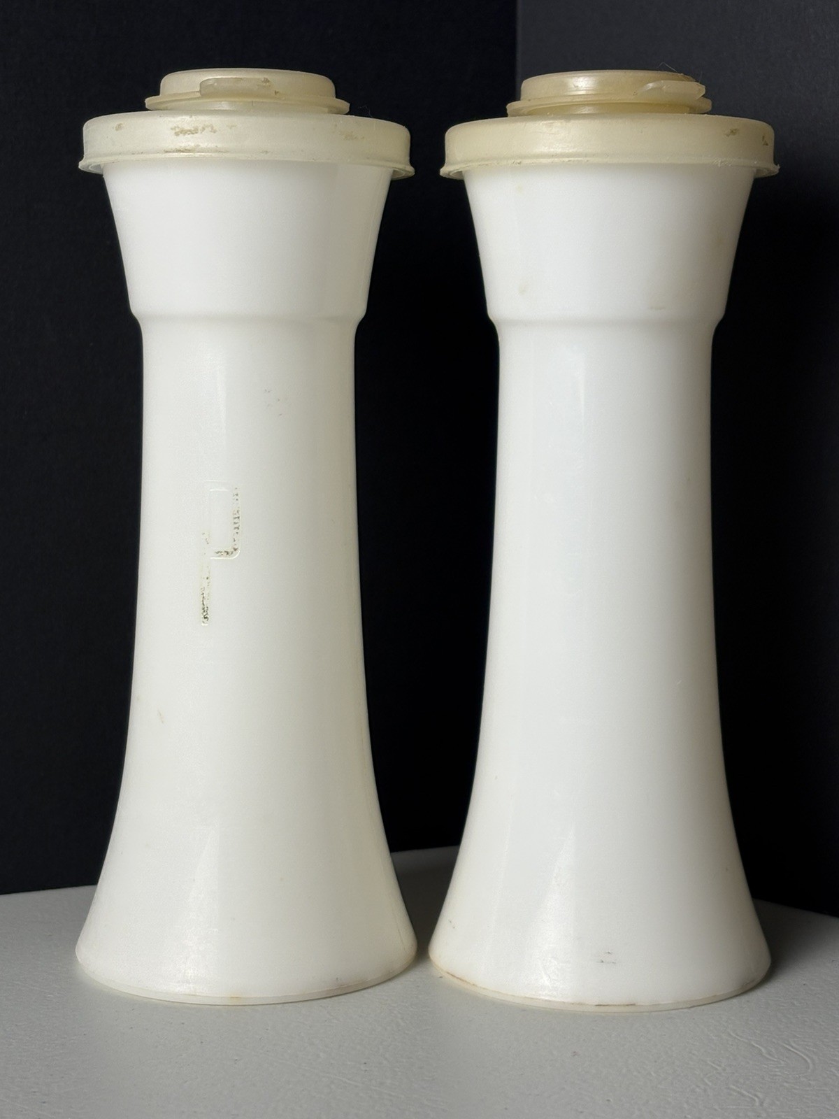 Vintage Tupperware Large Hourglass Salt & Pepper Shaker Set 6” Tall