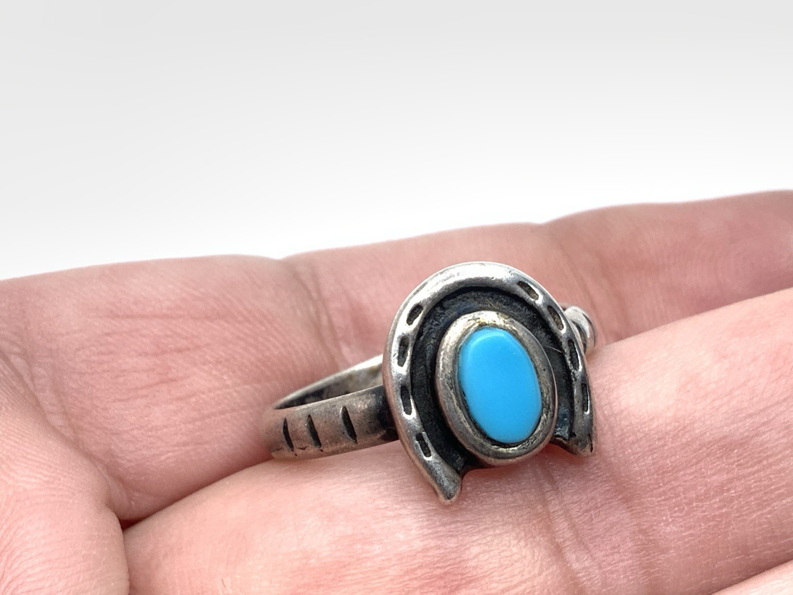 Navajo Southwest Sterling Silver Turquoise Horseshoe Band Ring ~ Sz. 8.25