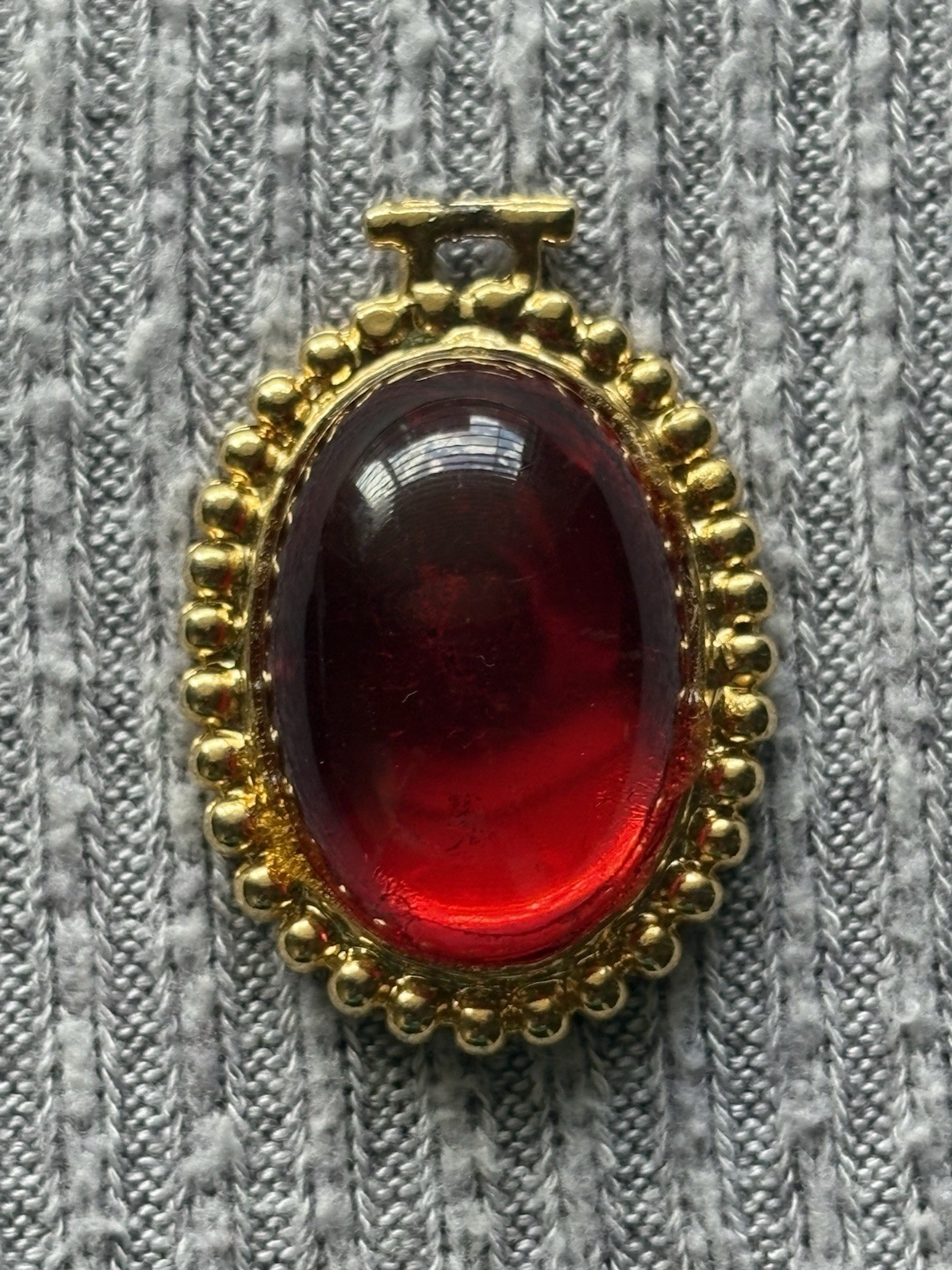Vintage gold tone oval shaped red gemstone pendant/charm