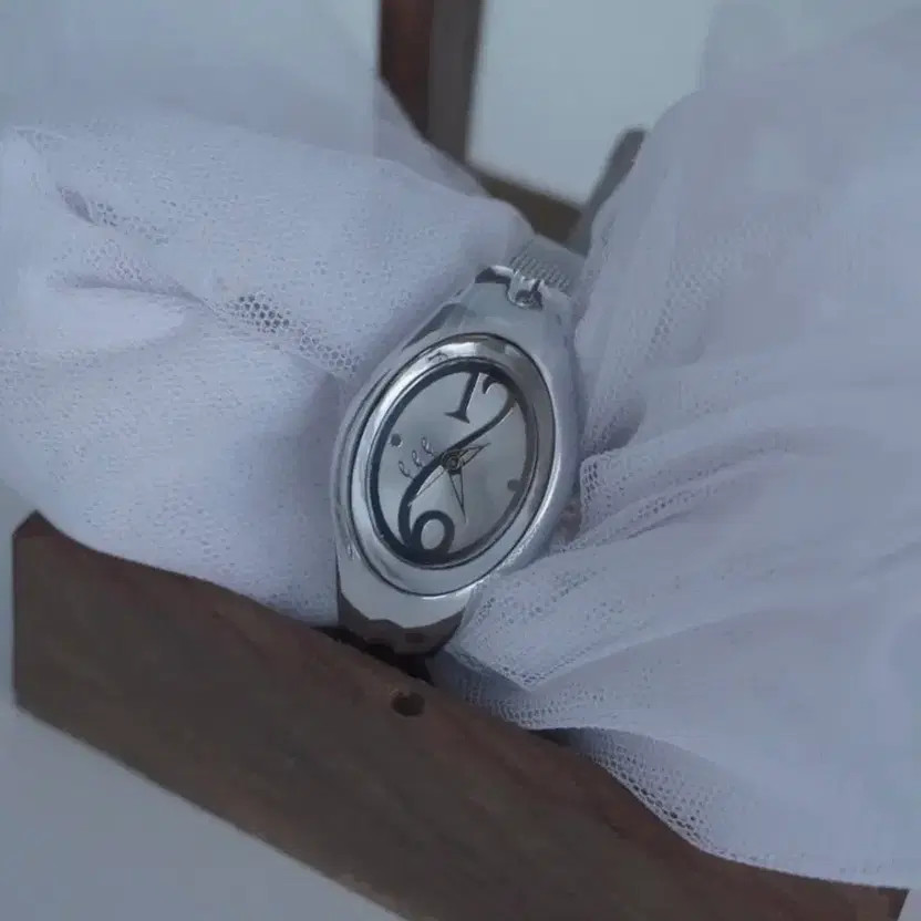 iSpace Women's Unique Metal Band Watch