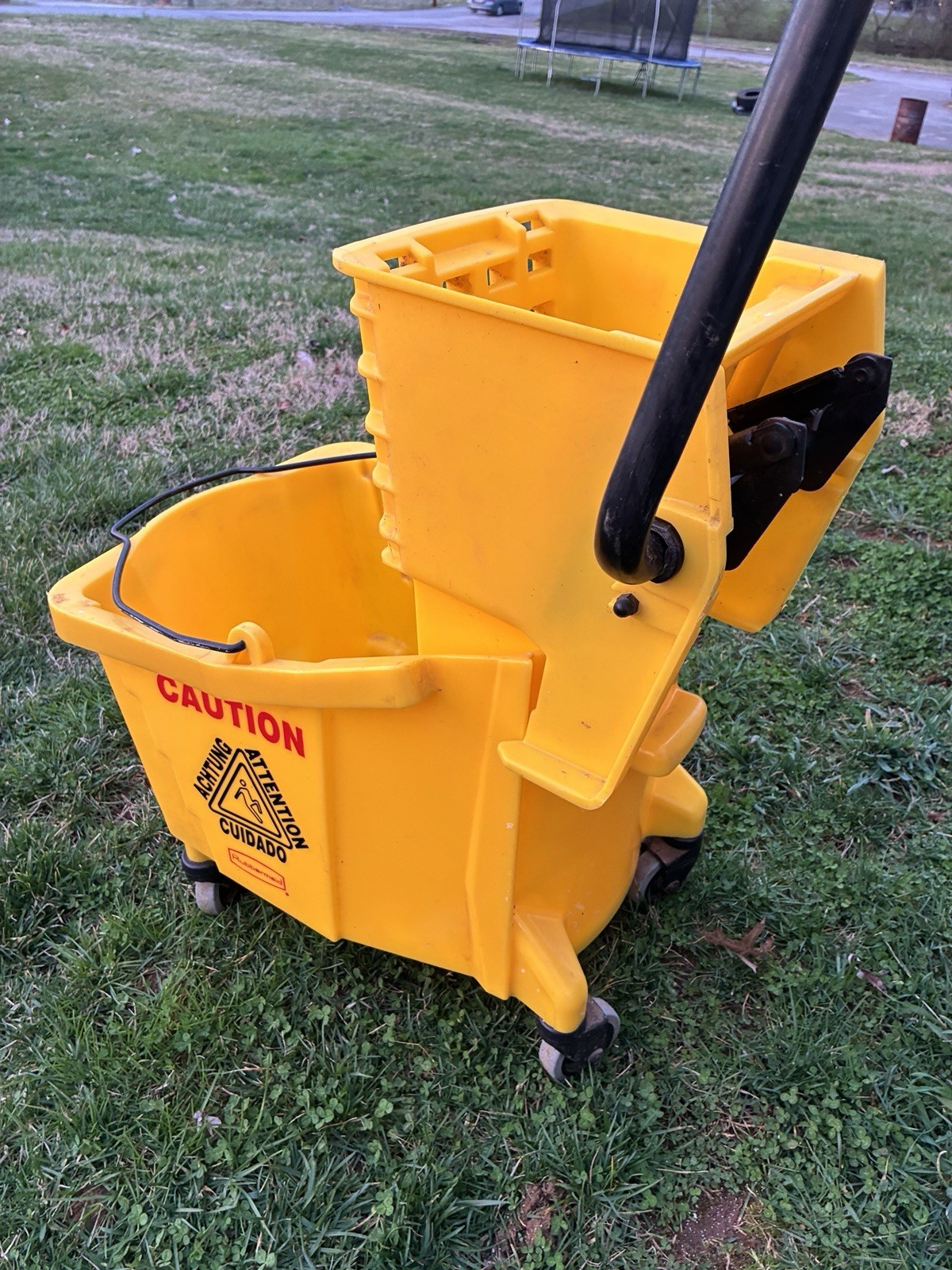 Rubbermaid Plastic Bucket with Wringer, Yellow - 1887305