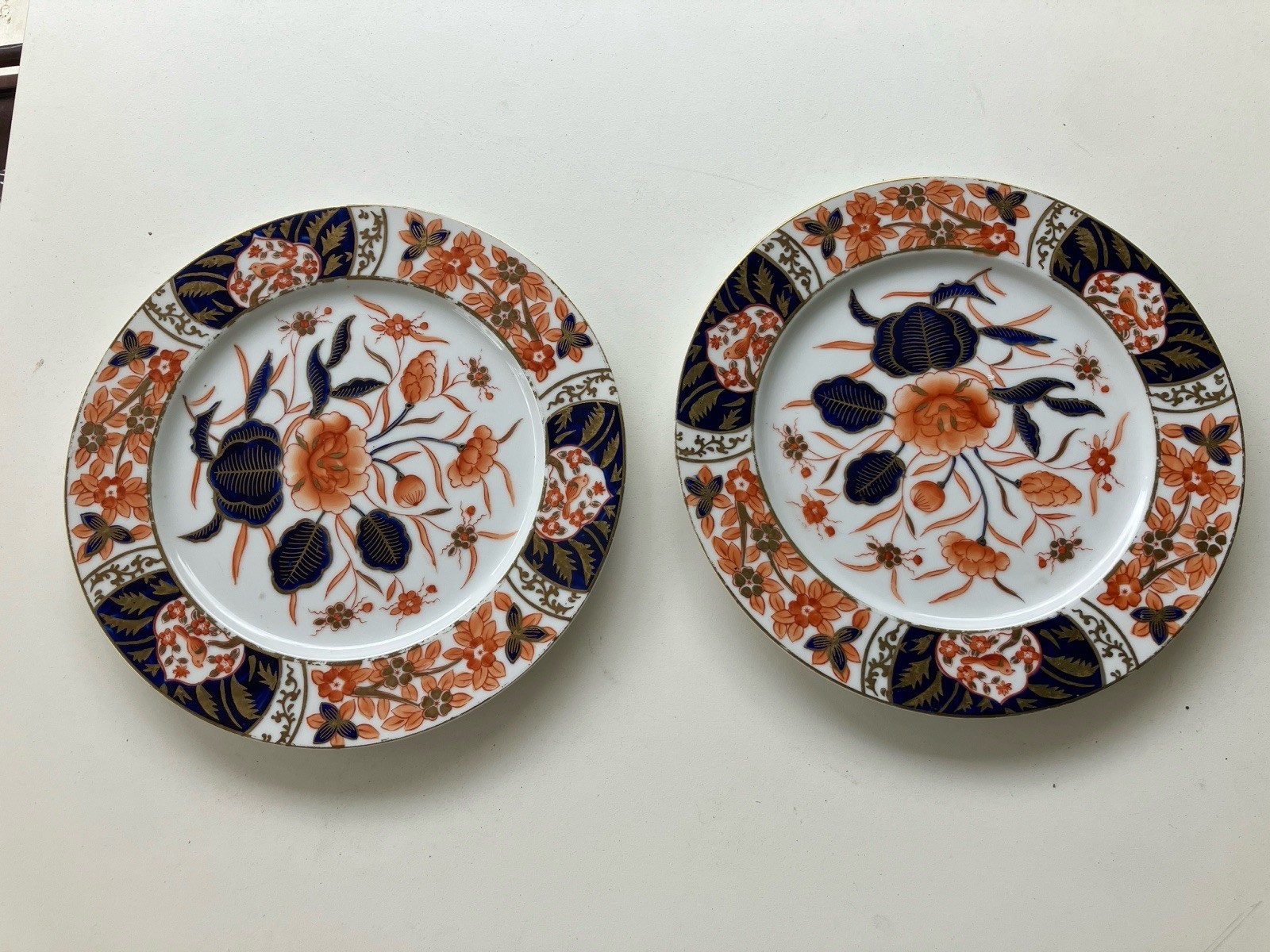 Antique Hand Painted Imari Porcelain Plates Pair 10.75 In  Japan