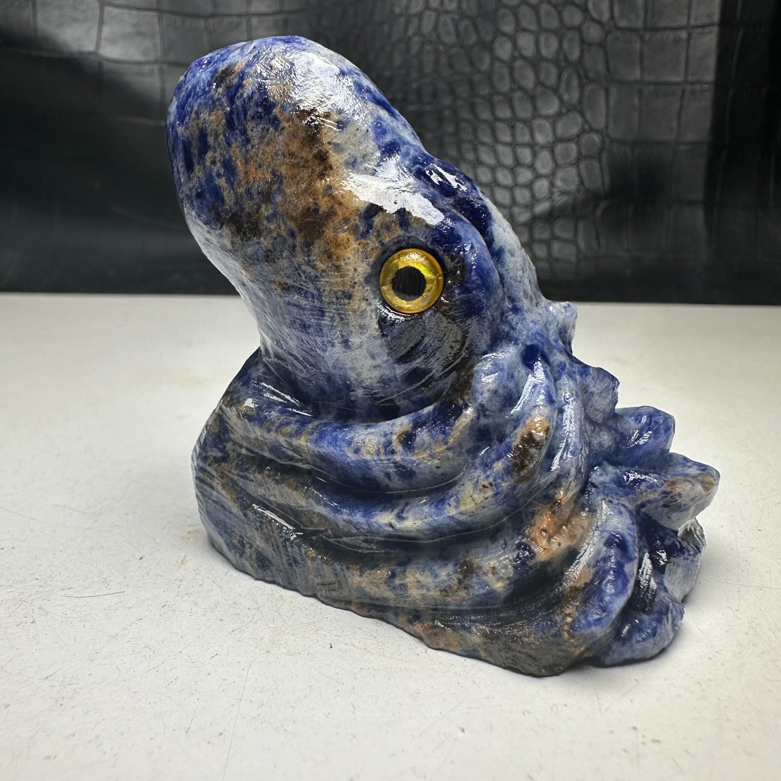 Natural Crystal Mineral Specimen. sodalite.Hand-carved 0ctopus.Statue.BJ