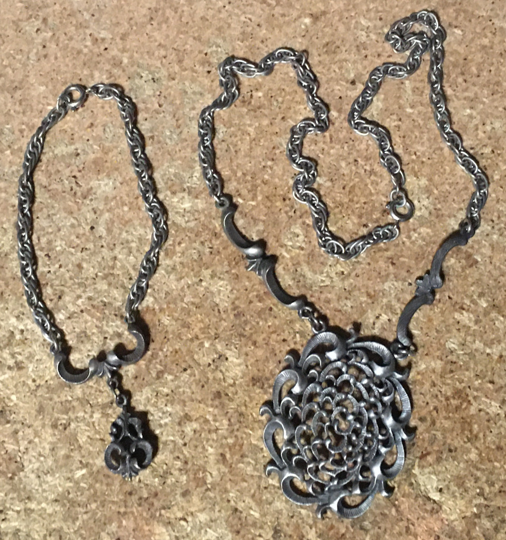 VINTAGE VICTORIAN GOTHIC STYLE NECKLACE & BRACELET SET PEWTER TONE PENDANT