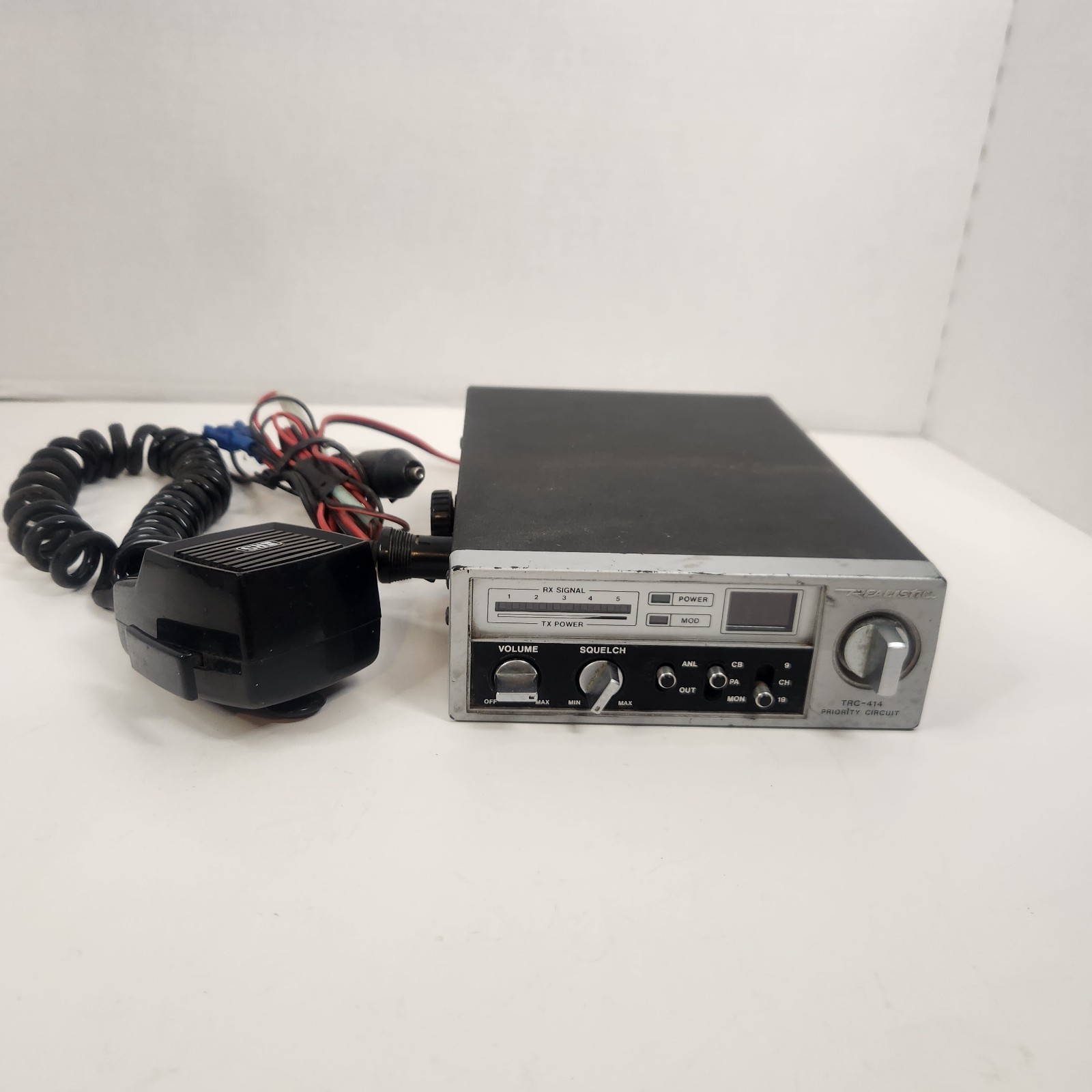 Vintage Realistic TRC-414 40-channel CB Radio Transceiver w/ Mic Tested Working 