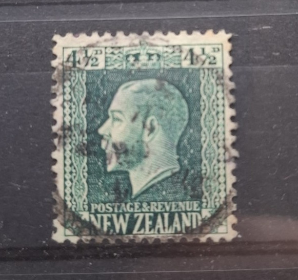 New Zealand 1915 4 1/2d deep green used single value