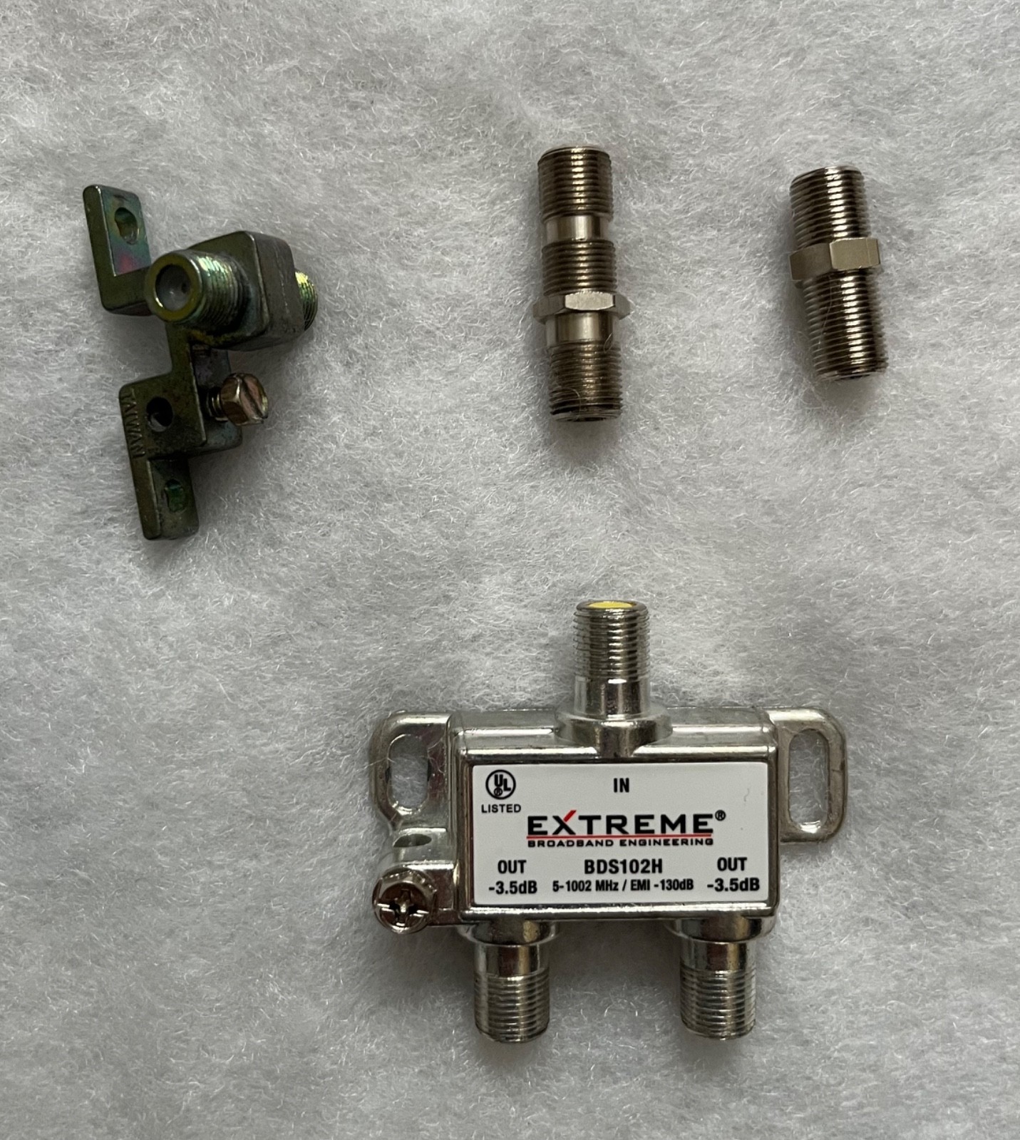New Extreme 2-Way Coax Cable Splitter BDS102H (with 3 cable extenders)