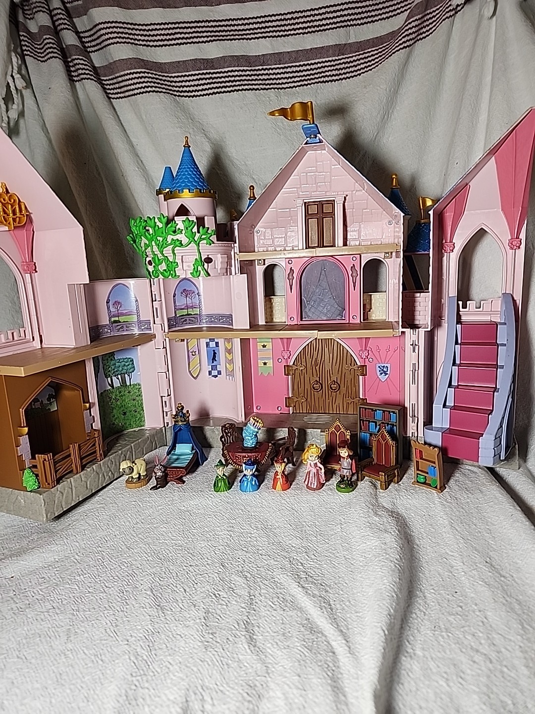 Disney Store Sleeping Beauty Animators ' Collection Deluxe Castle Playset 