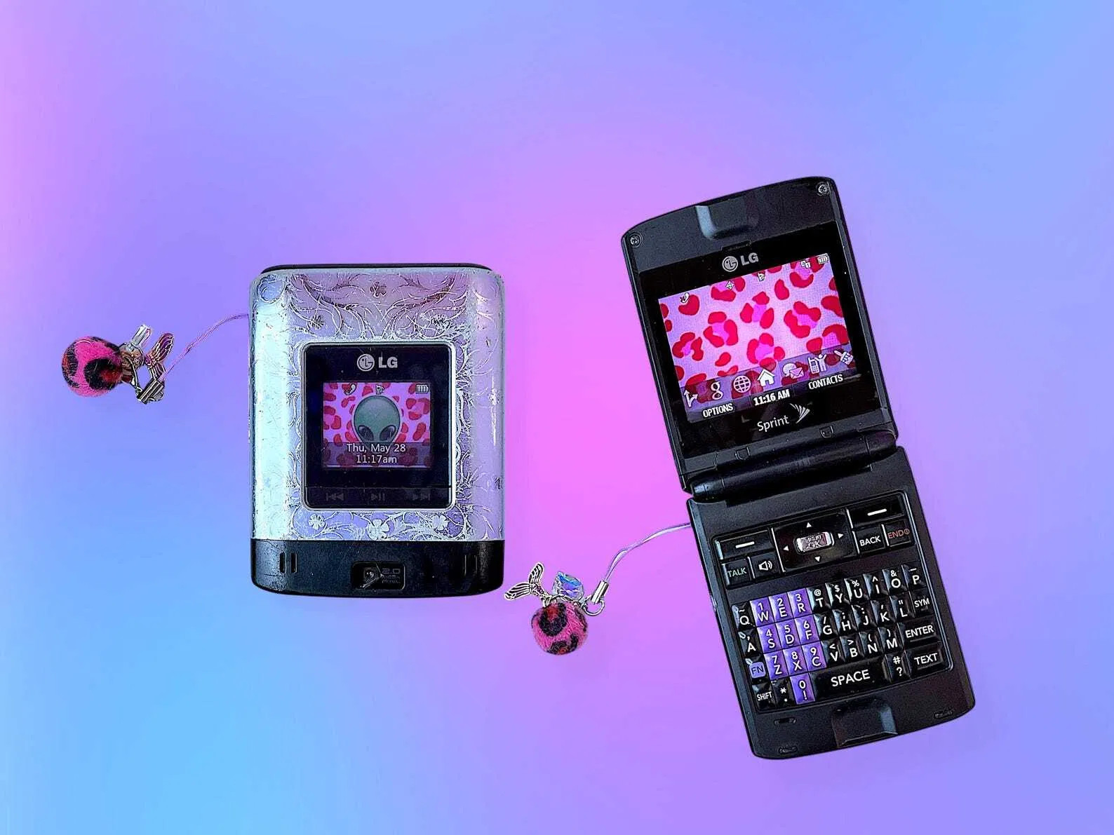 Vintage Y2K LG Keyboard Cell Phone.