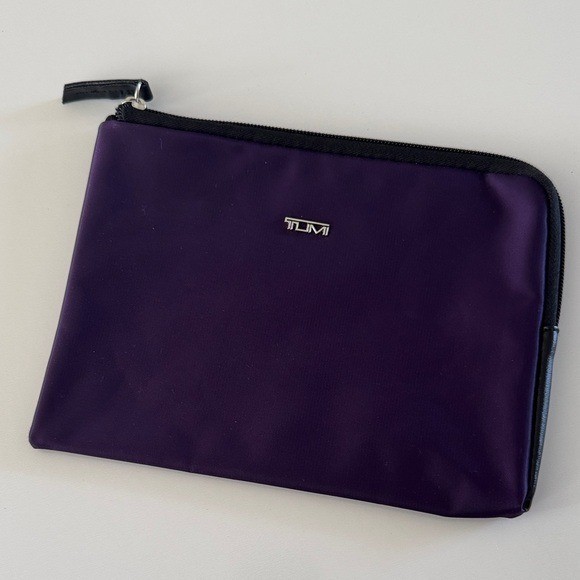 TUMI for Delta Purple Travel Storage Cosmetic Bag Zipper Pouch Toiletries