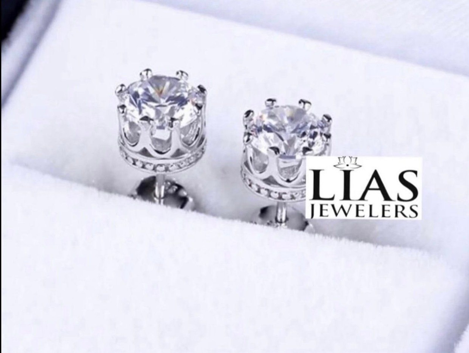 New 18k white gold studs earrings