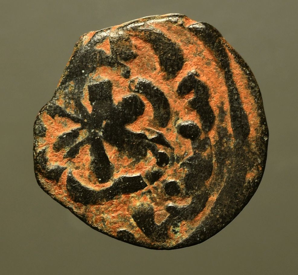 IS71-213   MAMLUK  AE fals, Sha'ban II (AH764-778), Halab mint,  rosette