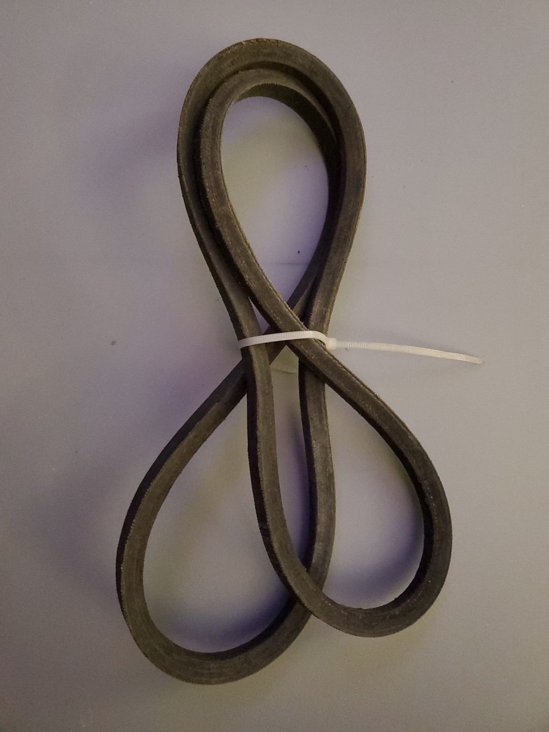 Genuine John Deere M44113 Hydraulic Belt 110 Lawn & Garden Tractor  V-belt