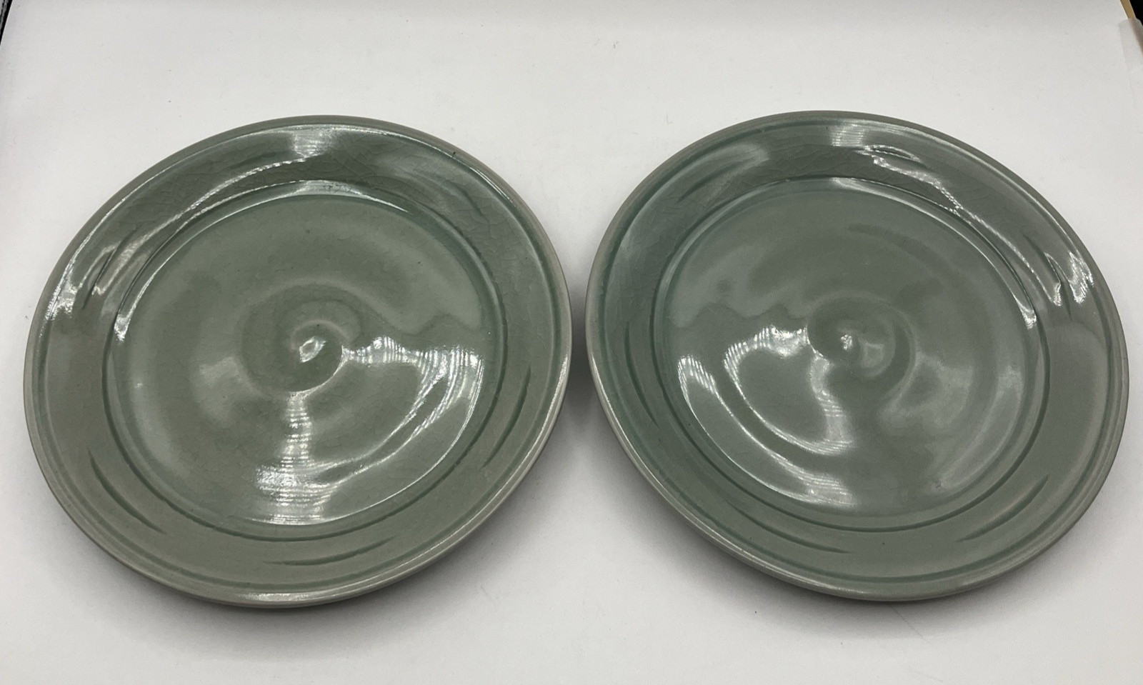 2 SIMON PEARCE POTTERY BELMONT CRACKLE CELADON GREEN 8 3/4”  Luncheon Plates