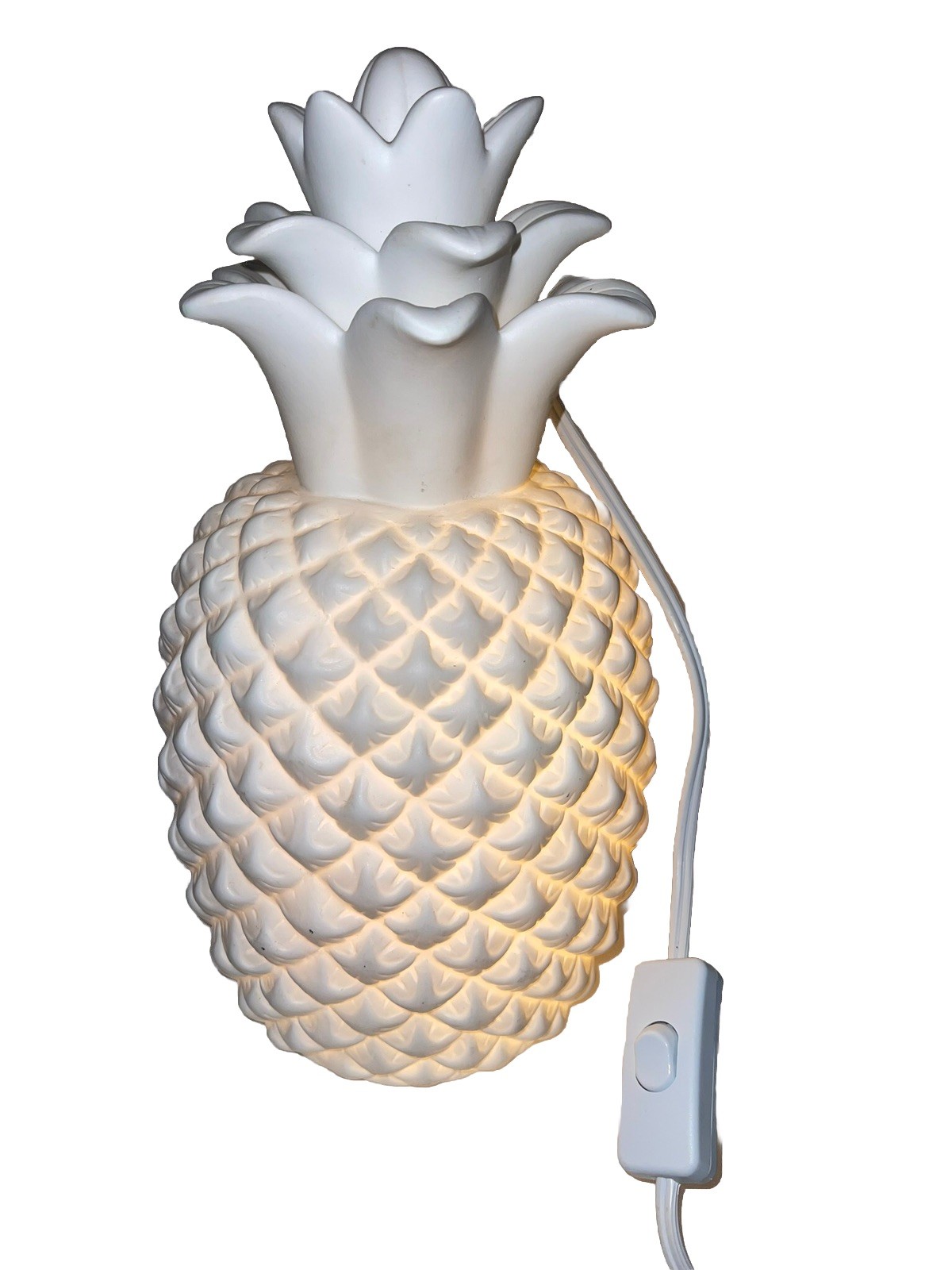 Beautiful 😊 Vintage Ceramic 12 Inch White Pineapple Shaped Light Lamp