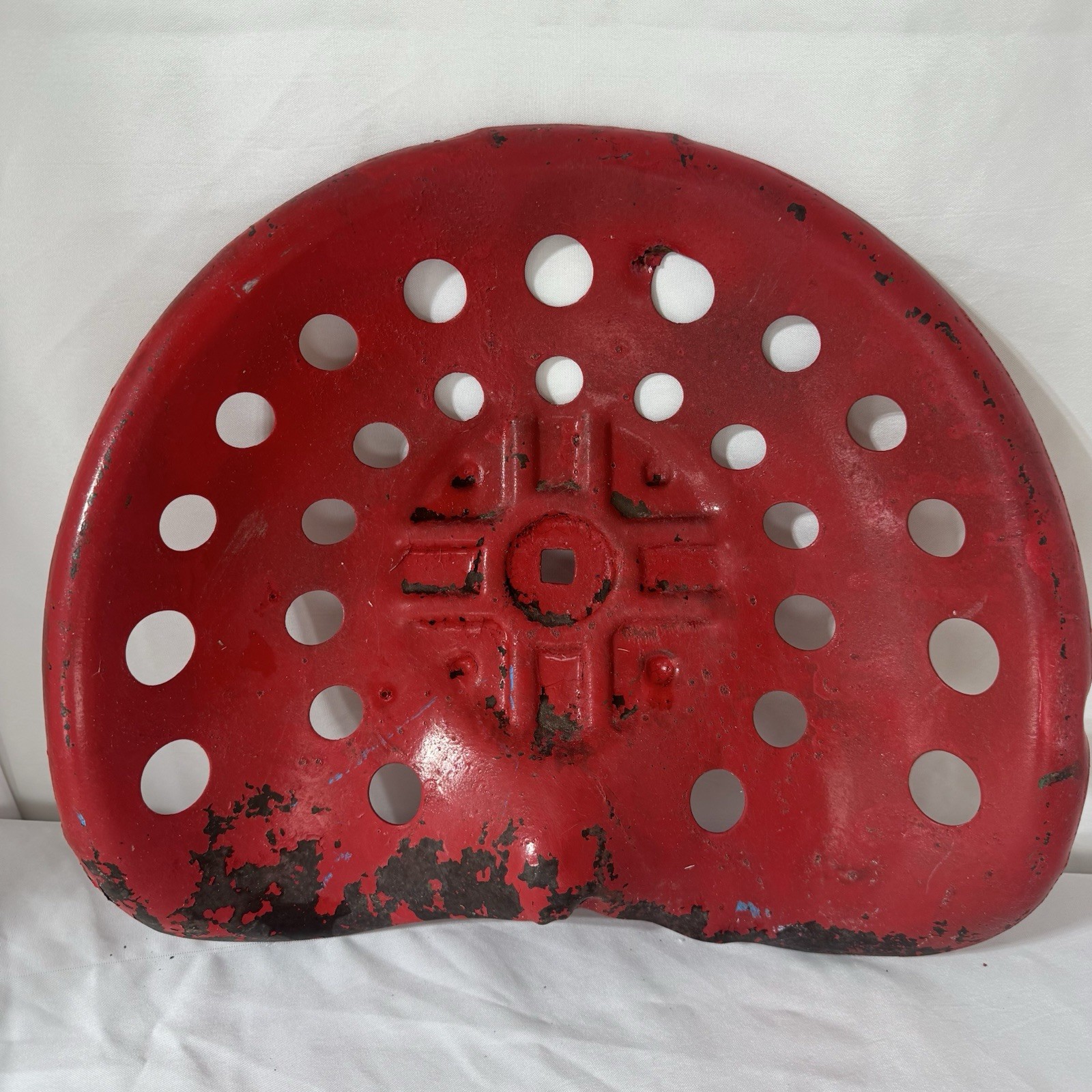 17” Red 26 Hole Metal Tractor Machinery Seat Lawn Garden Decor Seating Project