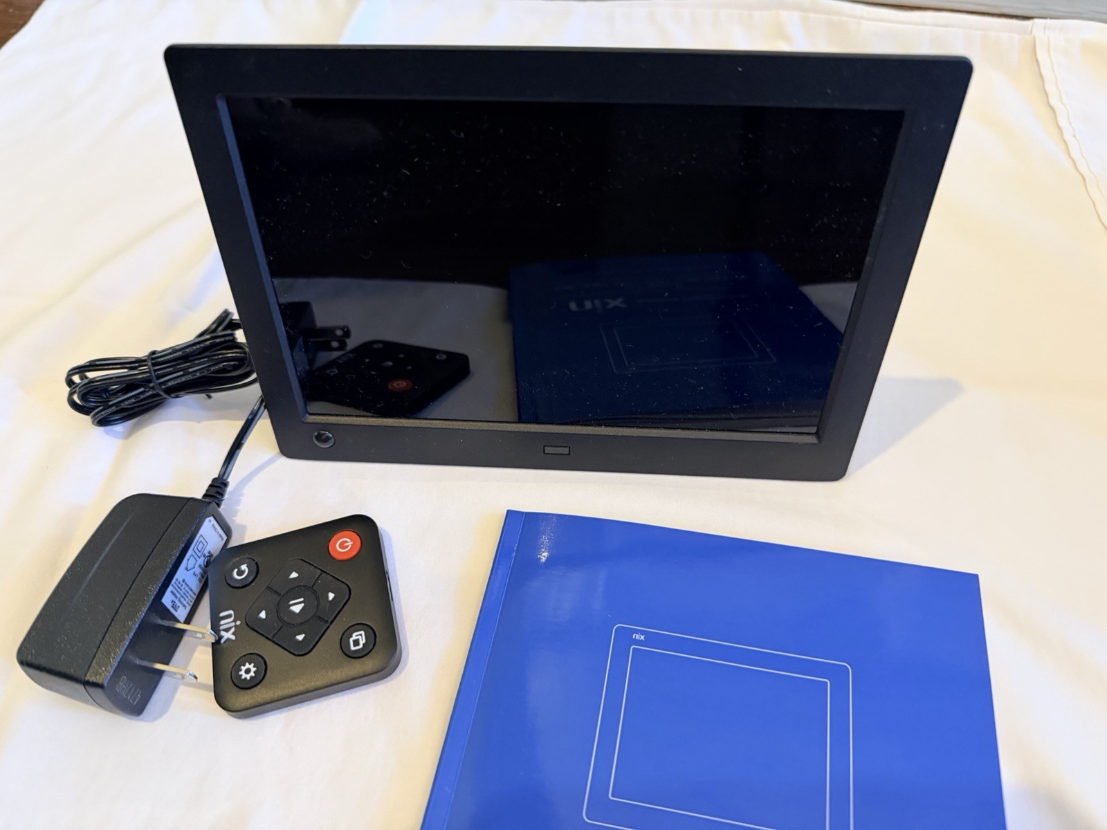 Nix Advance 8 inch Widescreen Digital Photo and HD Video Frame - X08G