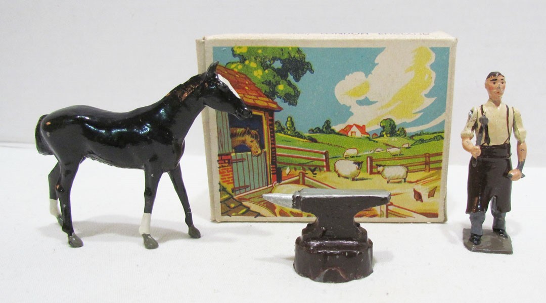 BRITAINS FARM 1950's LEAD FIGURE SET W/ BOX 1 BLACKSMITH 1 ANVIL HORSE no. 5036 