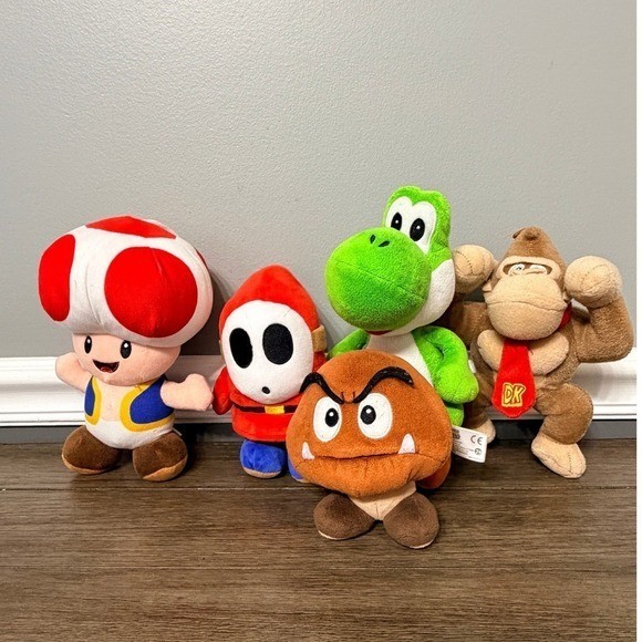 Nintendo Super Mario Plush Lot of 5 Toad Shy Guy Goomba Yoshi Donkey Kong