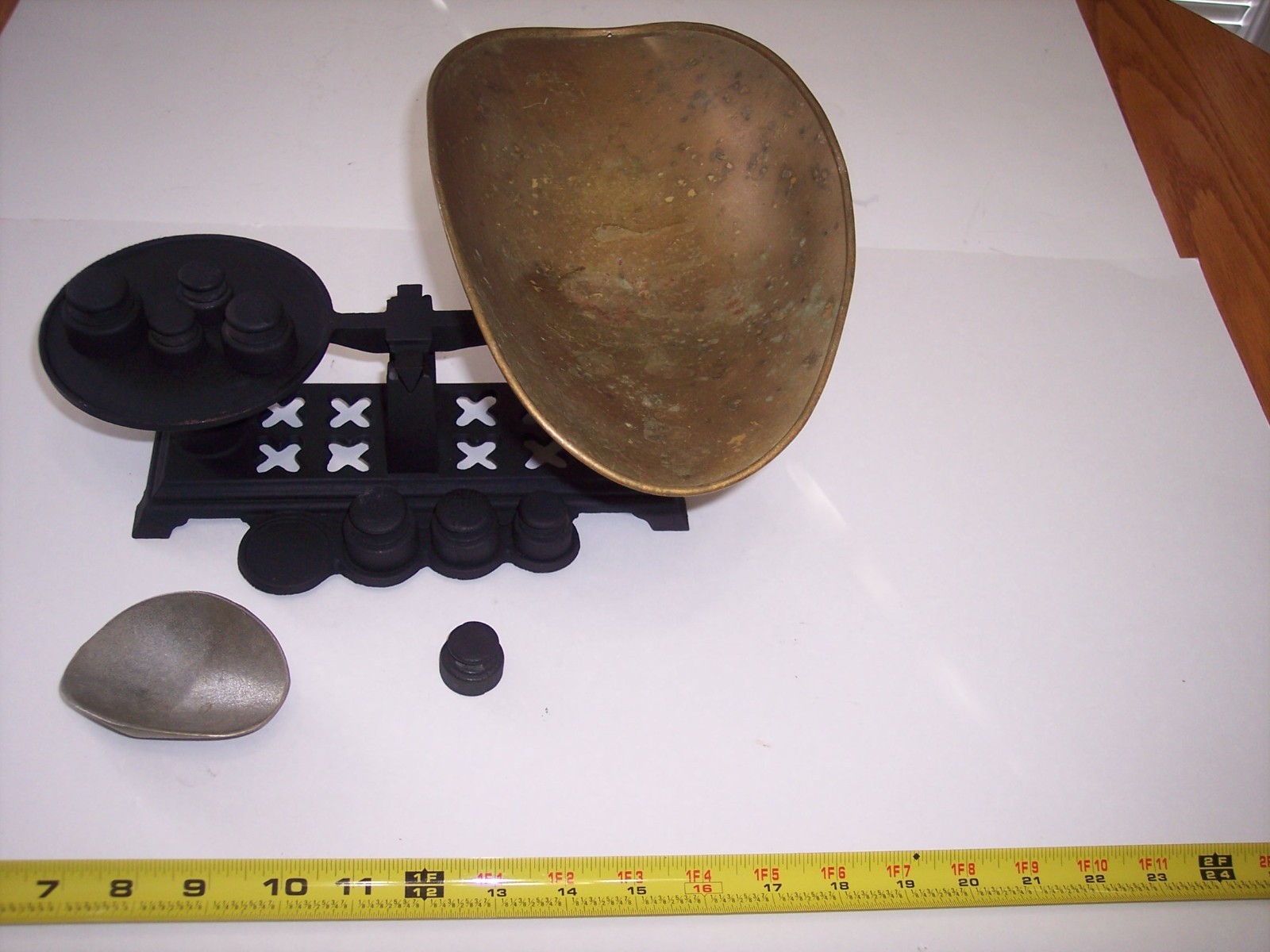 Antique Cast Iron General Store Counter Balance Scale with 8 Weights and 2 Pans