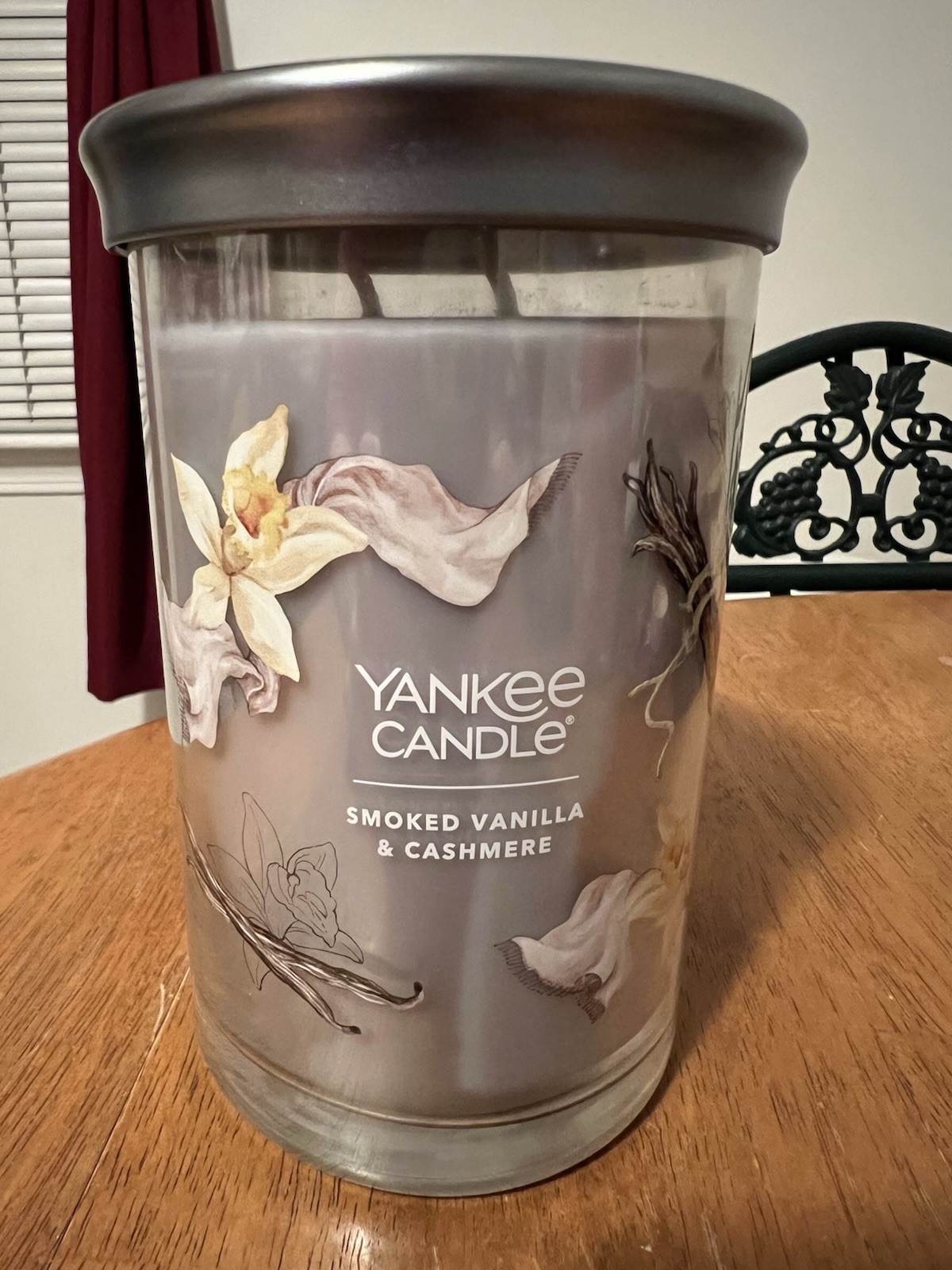 Yankee Candle SMOKED VANILLA & CASHMERE Large Tumbler Jar - Retired Fragrance