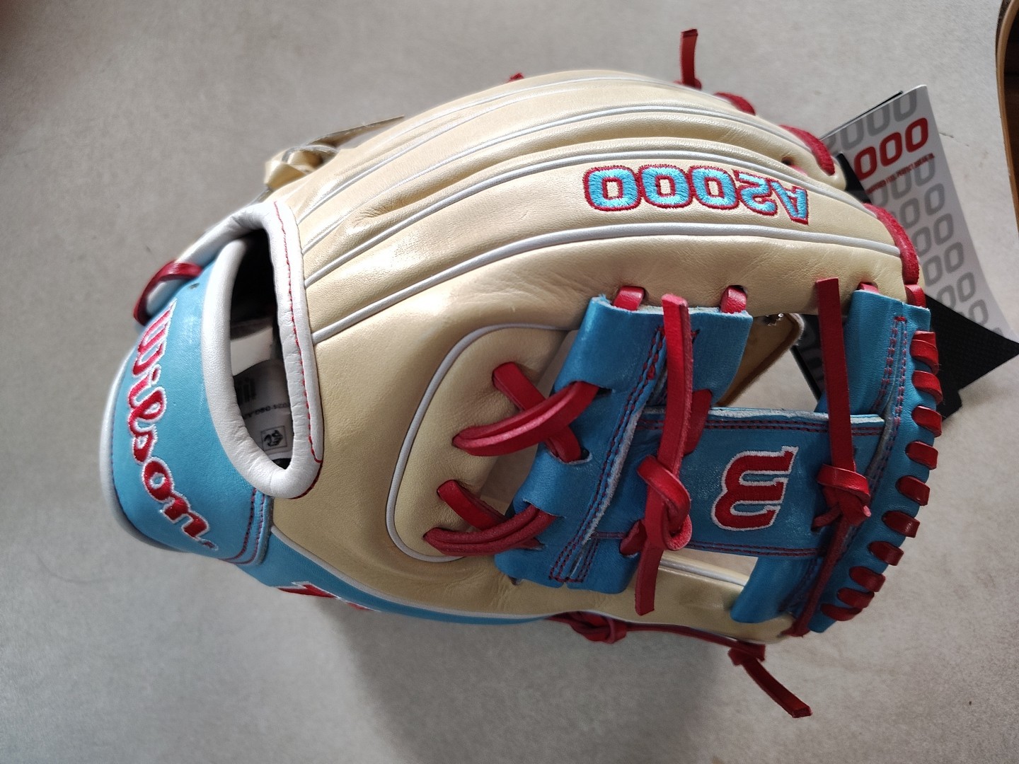 Brand New!!  Wilson A2000 1786 11.5 Baseball Glove, Tan/Blue WBW102714115, RHT