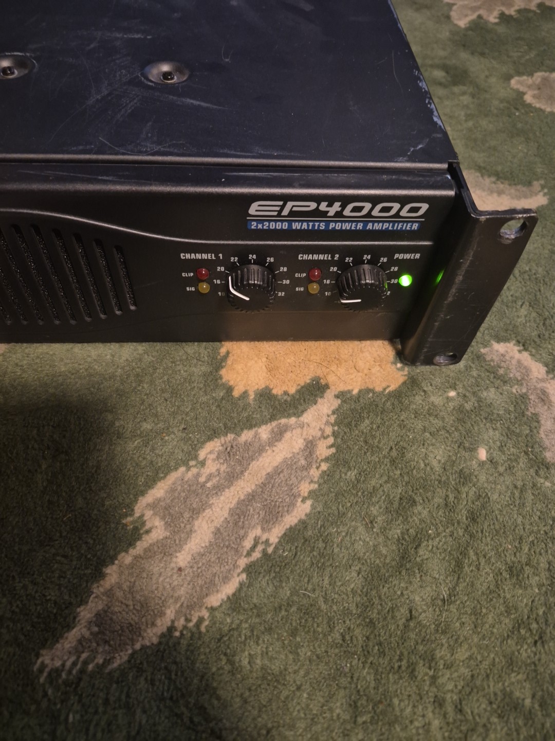 Behringer Europower EP4000 Power amplifier